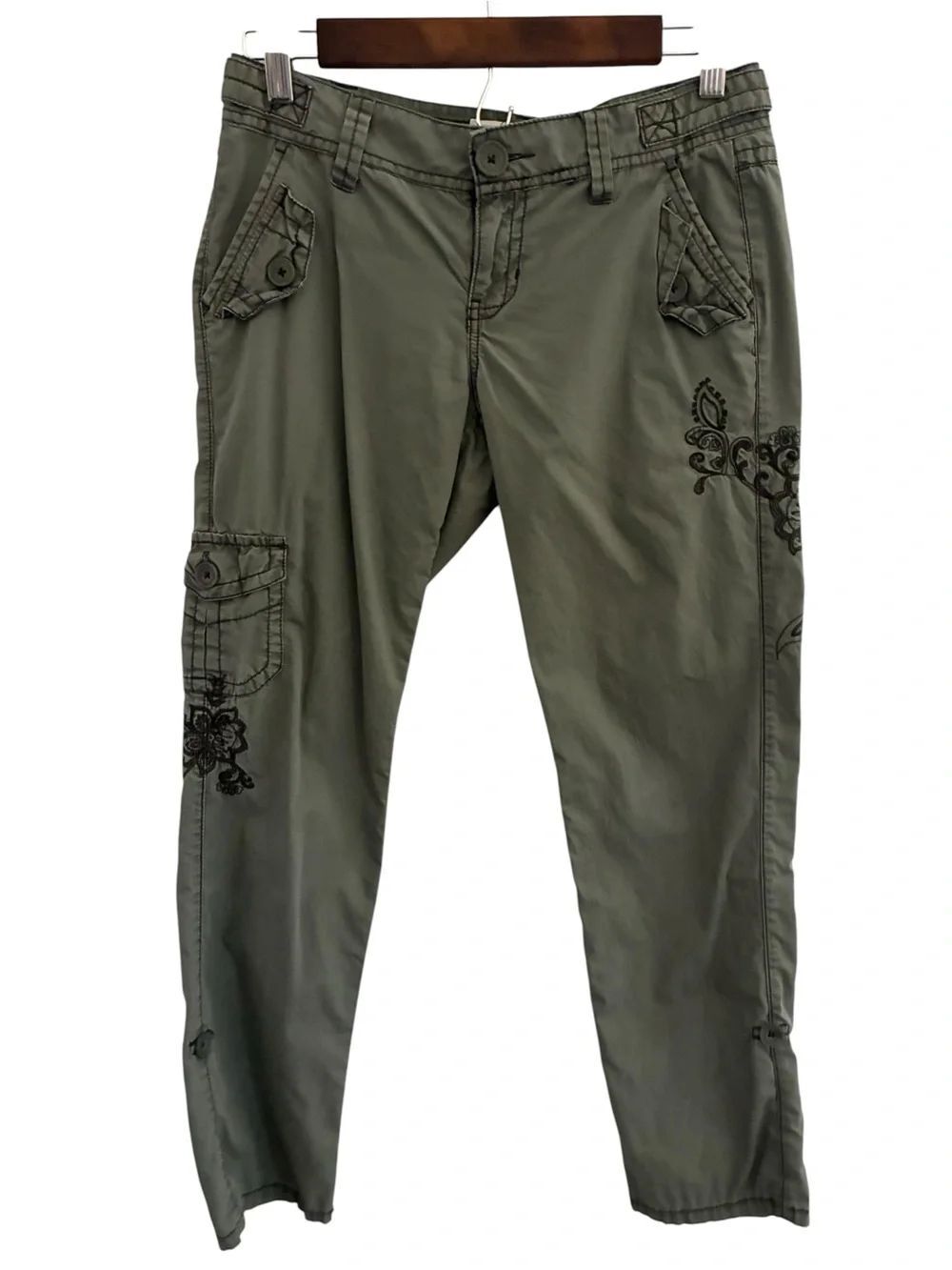 Aeropostale Woman’s Olive Green Embroidered Cargo